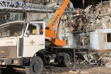 Ракетний удар по житловому будинку у Запоріжжі: рятувальники дістали тіла ще 2 загиблих