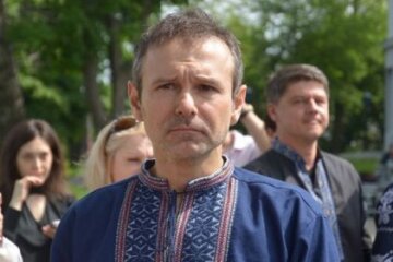 У Вакарчука відмовились від мажоритарника через зв’язки з кумом Путіна