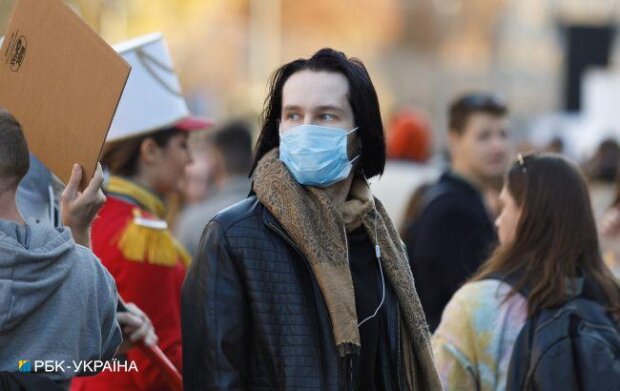 Київ закликав роботодавців перевести працівників на “дистанційку” через спалах COVID