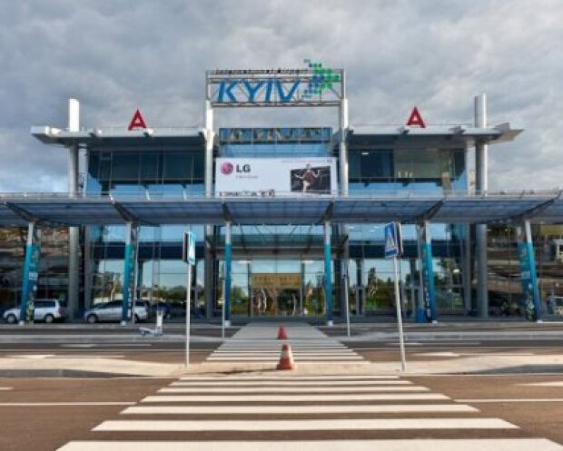 Аеропорт “Київ” зачинять на 10 днів