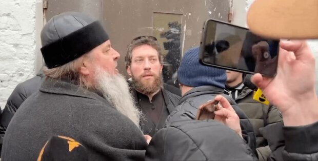 Духовенство УПЦ МП знову не впустило комісію Мінкульту до Києво-Печерської лаври (відео)