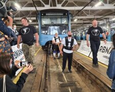 У київському метро встановлений новий рекорд з перетягування поїзда вручну
