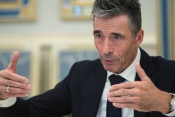 Расмуссен закликає дати Україні всю необхідну зброю, щоб путін не «заморозив» війну