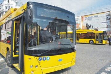 У Києві змінено деякі маршрути тролейбусів та автобусів