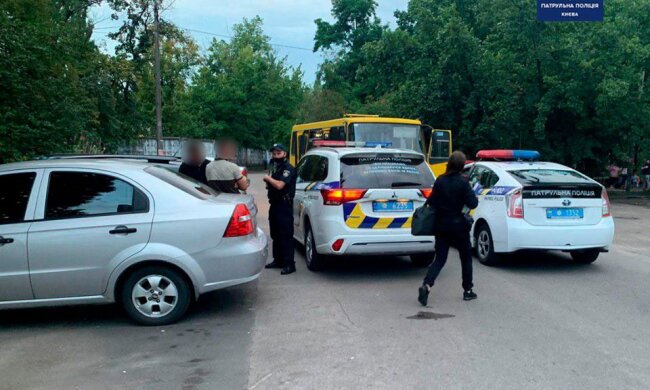 Патрульні затримали викрадачів «скаженої маршрутки» (відео)