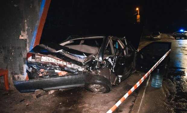 ДТП з постраждалими в Бортничах: Audi після зіткнення з Ford влетів у зупинку