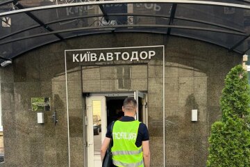 У “Київавтодорі”, районних КП ШЕУ та у підрядників одночасно проводять 20 обшуків