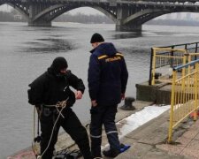 В Києві з річки дістали тіло людини