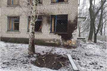 Ворог обстріляв Нікополь на Дніпропетровщині: пошкоджено будинки, приватне підприємство та лінію електропередач
