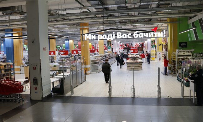 Життя після повені: столичний Ocean Plaza відновив роботу (фото, відео)