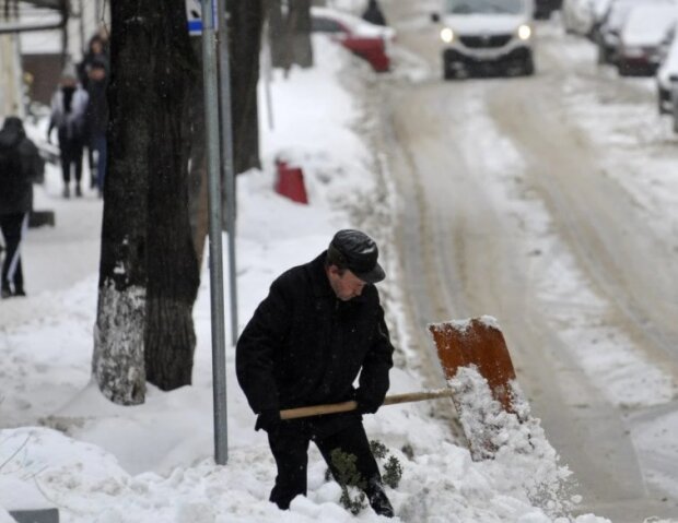 Сніг сипатиме майже щодня: українців попередили про різке похолодання