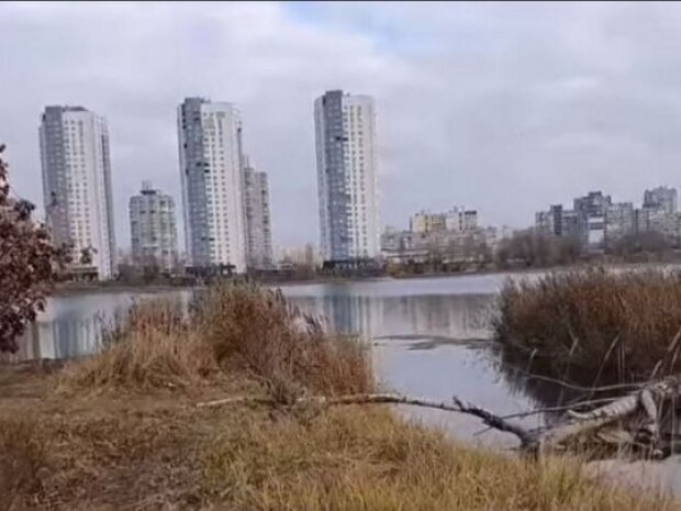 У Києві в озеро зливають нафтопродукти (відео)
