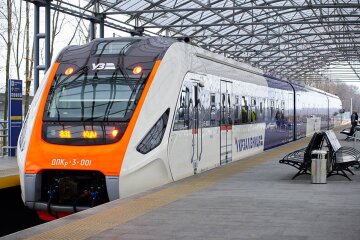 З Києва до аеропорту Бориспіль запустили сучасний поїзд українського виробництва