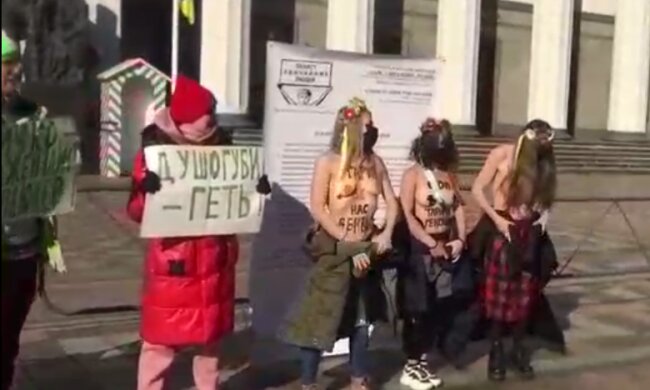 У Києві голі активістки вимагали скасувати тарифи – їх затримали