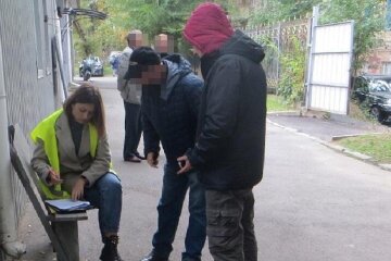 Чоловік, який обстріляв автівку голови Держархівної служби, заявив, що “цілився у пташок”