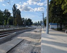 Під час ремонту вулиці Кирилівської в Києві облаштовують першу зупинку трамвая віденського типу