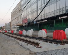 У суботу і неділю три трамваї курсуватимуть зі змінами через ремонт колії на вулиці Кирилівській