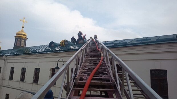 Рятувальники ліквідували пожежу на території Києво-Печерської Лаври