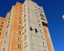 У Києві восьмирічний хлопчик випав з балкону на 21-му поверсі