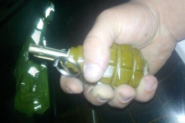 ПІД КИЄВОМ ЧОЛОВІК З ГРАНАТОЮ ХОТІВ ПІДІРВАТИ ВЛАСНУ ДОНЬКУ