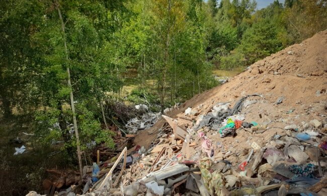 Вивезені речі киян після обстрілів, стають власністю силогоманів та мародерів на сміттєзвалищі?