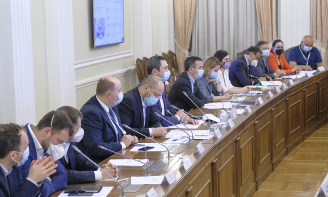 Кабмін планує посилити штрафи за відсутність маски у транспорті