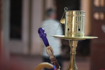 Щомісячна данина за кришування кальян-бару на Трухановому: підполковника поліції взяли на хабарі