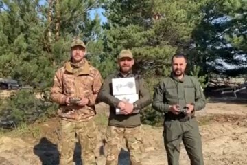 Бійці ЗСУ подякували київським волонтерам за дрони (відео)