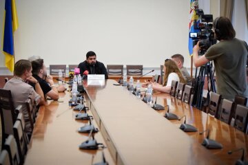 Глава КМВА проінформував, що провів пресконференцію стосовно маніпуляцій навколо "непідписаних" розпоряджень