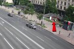 У Києві патрульні зупинили кур’єра на електроскутері, який на швидкості їздив тротуарами Хрещатика
