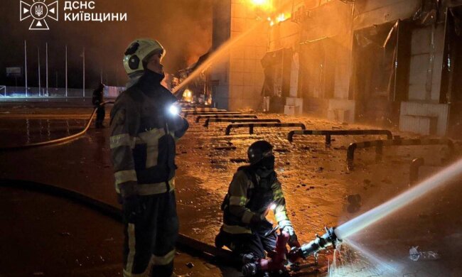 Пекельна ніч на Київщині: рф зруйнувала 9-поверхівку, поранила двох людей та спричинила масштабні пожежі