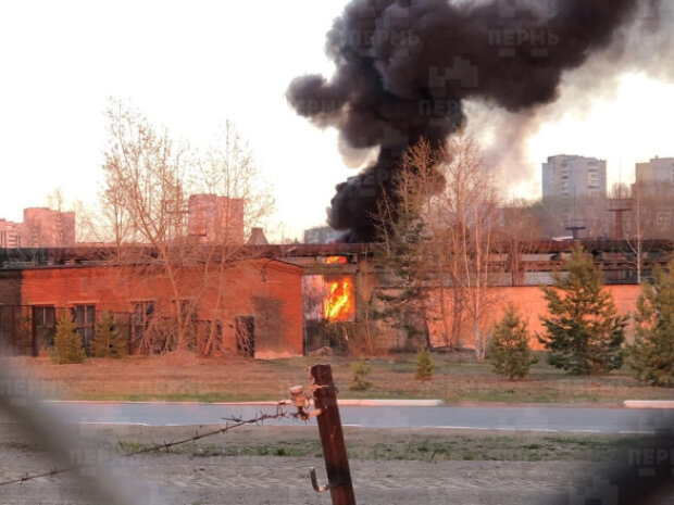 Пожежа у російській Пермі: загорілось оборонне підприємство, яке виготовляє РСЗВ