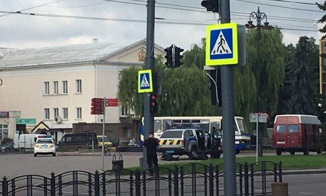 Захоплення заручників у Луцьку: терорист оприлюднив вимоги у соцмережі