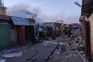 Вночі у Деснянському районі чоловіка рятували з-під завалів