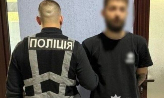 У Києві чоловік «поховав» матір, щоб виманити гроші у власної пасії, а потім обікрав її