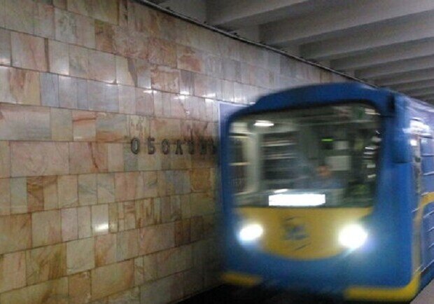 У київському метро пасажир вдарив співробітницю (відео)