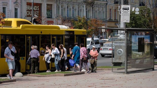 Нова петиція з вимогою припинити зупинку громадського транспорту під час тривог набрала 6 тис. голосів