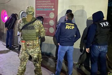 На Печерську намагались вбити главу міжнародного наркокартелю: кілерів затримали в Одесі
