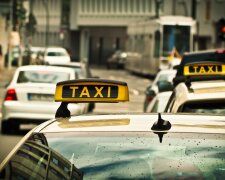 Таксі з автокріслом: чи готові служби у столиці до змін у законі