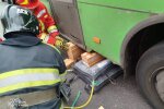 У Дніпровському районі Києві відбулось смертельне ДТП — чоловіка затисло маршруткою