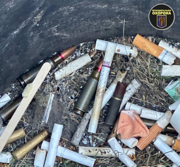 Поруч з міською лікарнею в Києві виявили набої від автоматичної зброї