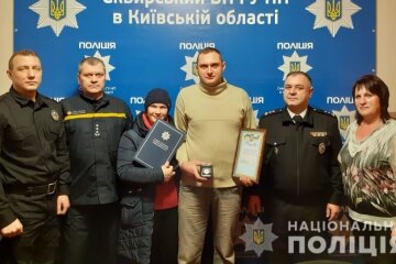 На Київщині молодий чоловік врятував сім'ю з дітьми з палаючого будинку