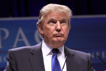 Трамп прибув до Нью-Йорка, щоб постати перед судом