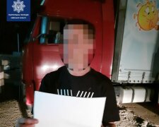 Лика не в`язав та не міг вийти з авто: під Києвом затримали смертельно п`яного водія вантажівки