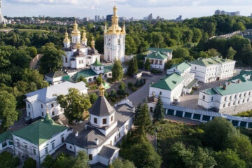 У Києво-Печерській лаврі опечатано 2 корпуси, які використовувала УПЦ (МП), як нелегальні готелі за готівку