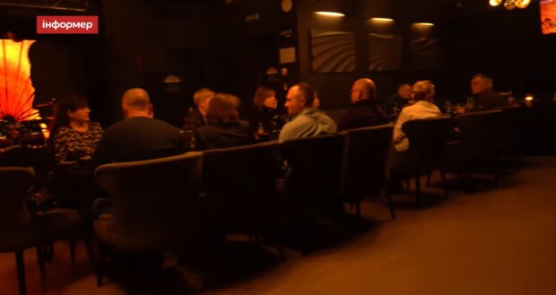 Вечірка під час тривог. Посадовець КМДА Володимир Костіков влаштував бенкет у робочий час у караоке-барі