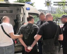 Смертельна втеча від вбивці: на Оболоні іноземець з ножем змусив знайомого вистрибнути з вікна 11 поверху
