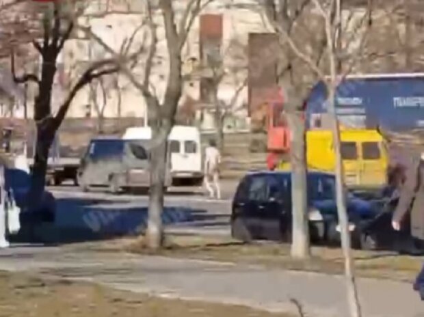По Троєщині бігав голий чоловік і кричав про ДНР (відео)
