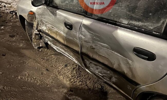 Нічний таран у Києві: п’яний пом’яв кілька авто і звалив усе на дівчину