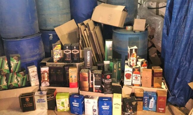 Видавали за відомі бренди: на Київщині прикрили цех з виробництва підробленого алкоголю